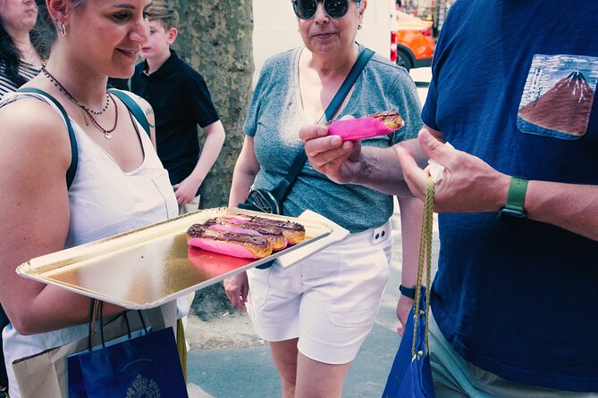 A Morning in Paris Food Tour: Croissants, Baguettes & Chocolate - The guides make the difference