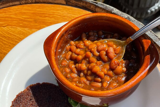 A Taste of the Freedom Trail: Boston's Iconic Food & History Tour - Beantown Pub and the Boston Classics