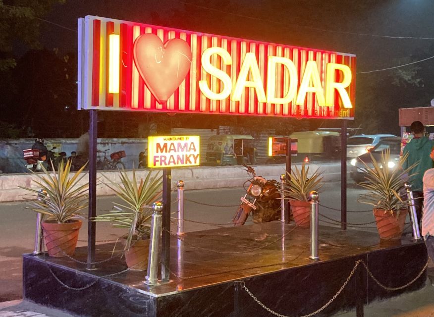 Agra: Sadar Bazar Food Market Night Walking Tour by Tuk-Tuk - How the guide changes the food experience