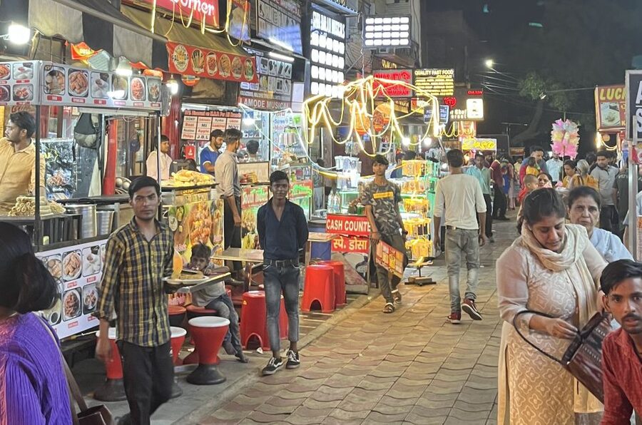 Agra: Sadar Bazar Food Market Night Walking Tour by Tuk-Tuk - Meeting your guide and riding through Agra