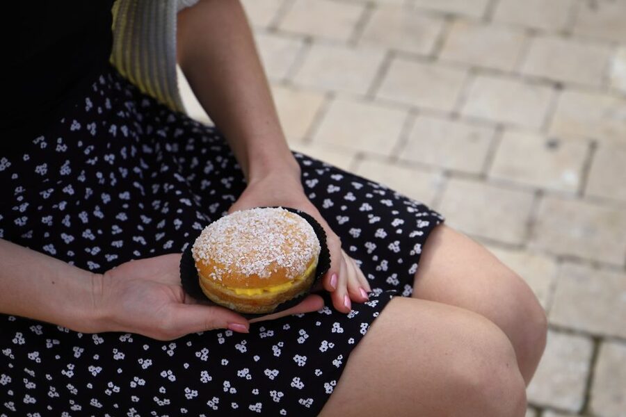 Aix-en-Provence: Food Tour - Place des Cardeurs and the final pastry stop