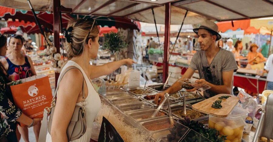 Aix-en-Provence: Food Tour - Meeting the guide at Fontaine de la Rotonde