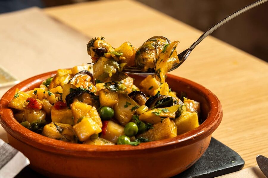 Alcudia: Self-Guided Gourmet Tapas and Wine Tour - How the self-guided system works