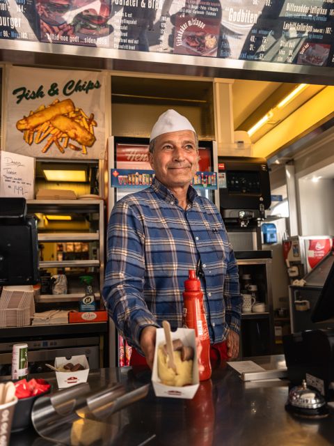 Ålesund: Guided Food Walking Tour - The guides make the difference