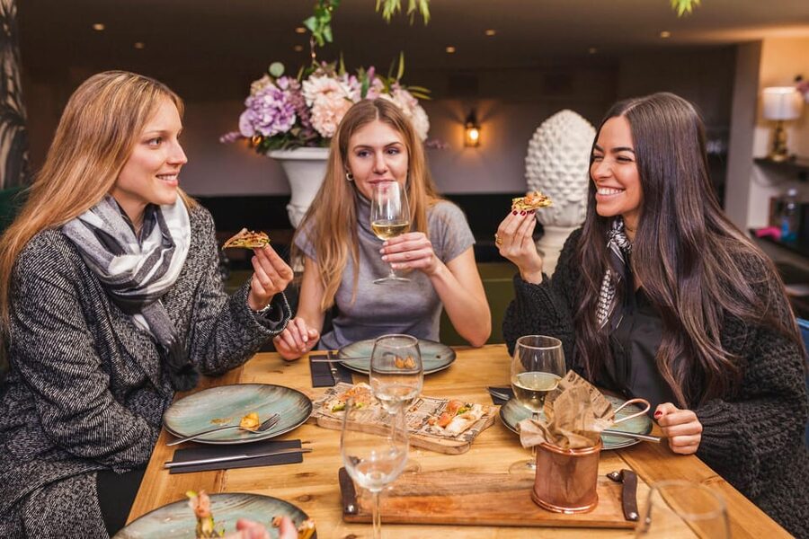 Alicante: Food Walking Tour with Wine Tasting and Tapas - Practical details that affect your day