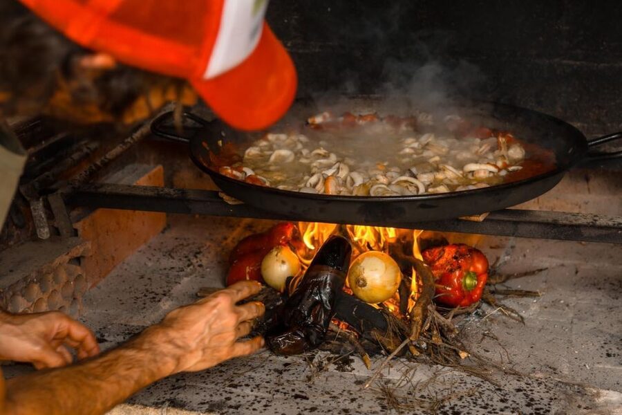 Alicante: Food Walking Tour with Wine Tasting and Tapas - Alicante’s Central Market puts the tapas in context