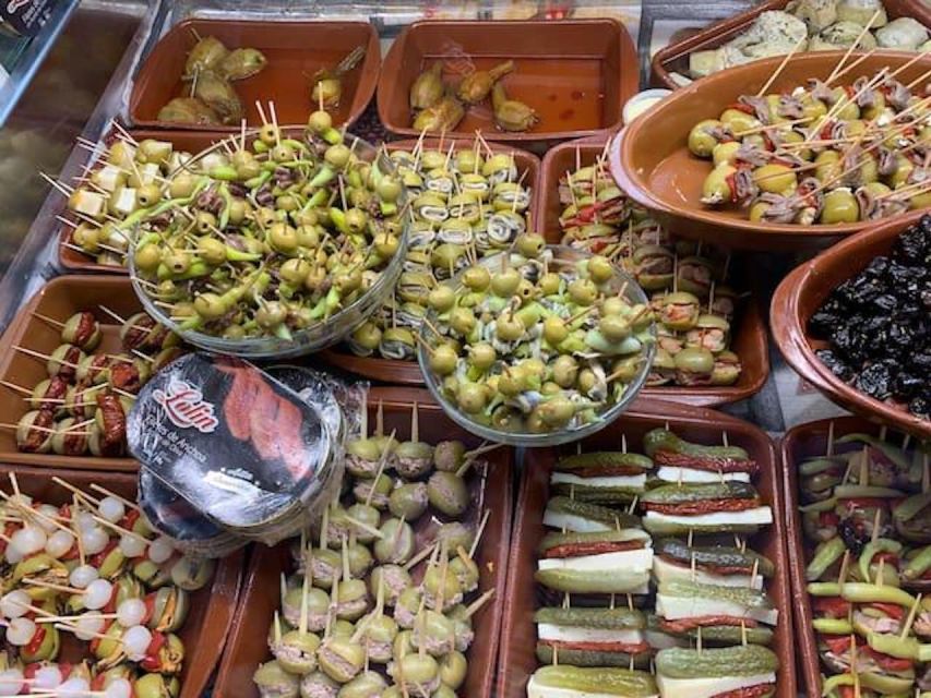 Alicante: Secret Flavors Food Tour - Pairing the food with Alicante drinks