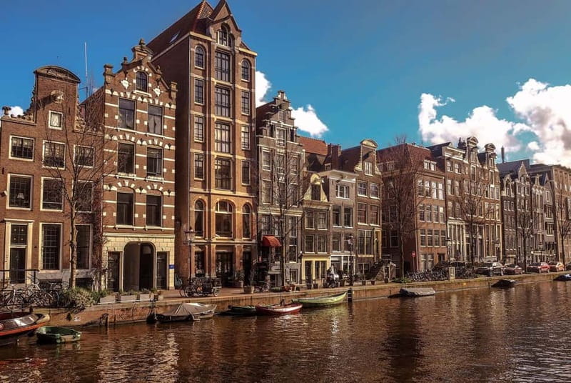 Amsterdam canal cruise with culinary burger or cheese & wine - Cheese and Wine: a slower 90-minute tasting