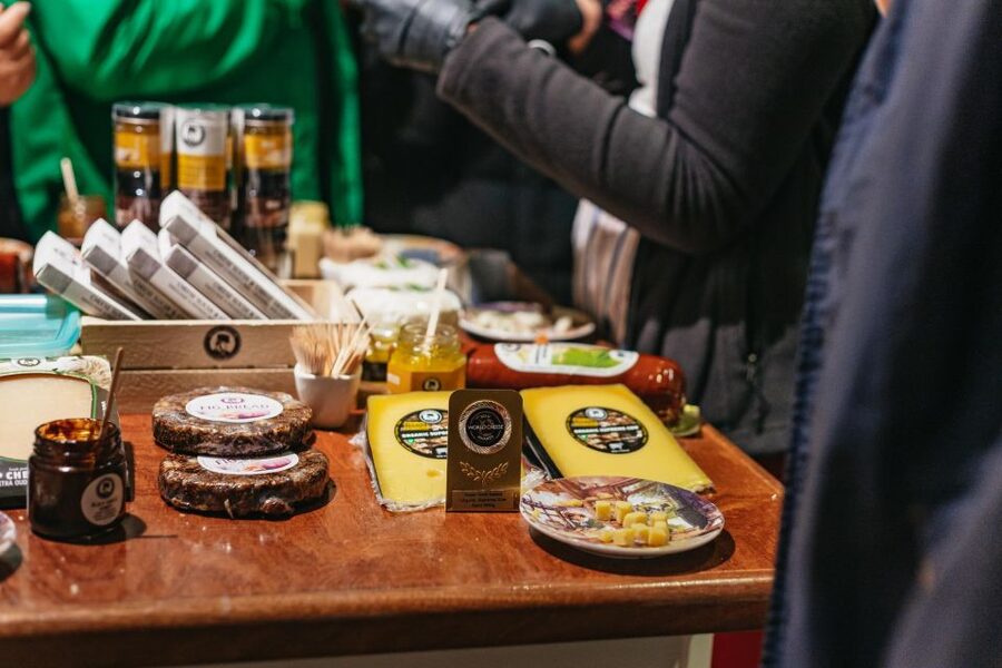 Amsterdam: Food and Culture Walking Tour with Tastings - Starting at Vijzelstraat and the Flower Market