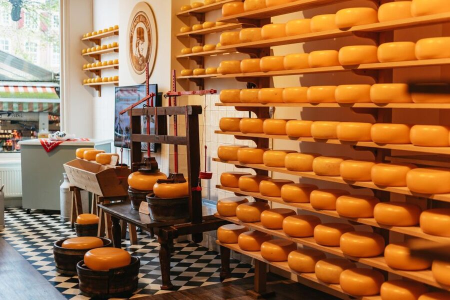 Amsterdam: Food and Culture Walking Tour with Tastings - The Jordaan and the value of less obvious stops