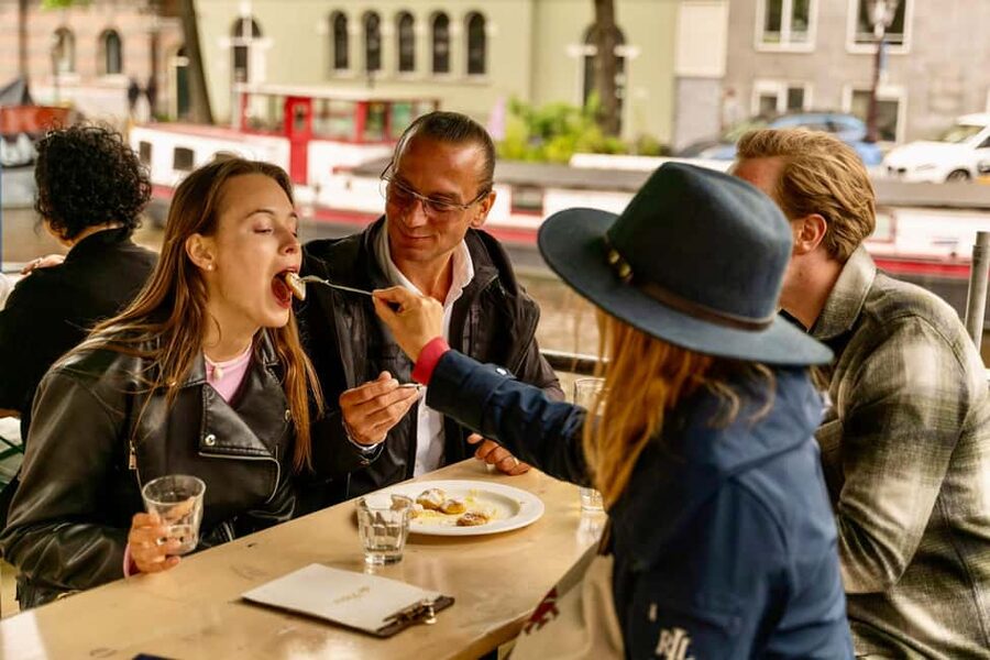 Amsterdam: Food Tour with Drinks by Spui, Canals and Jordaan - How much food do you really get?