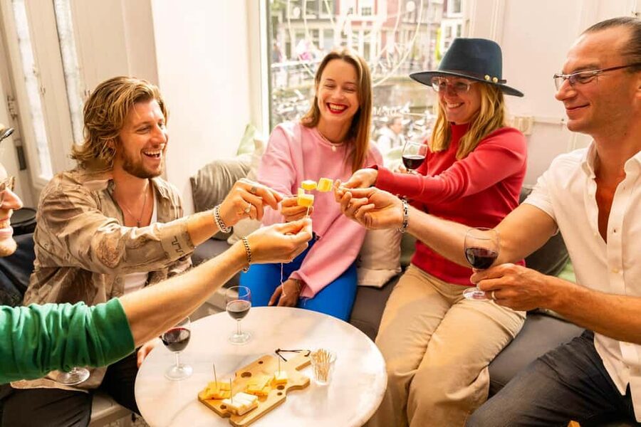 Amsterdam: Food Tour with Drinks by Spui, Canals and Jordaan - Gouda, wine and the first tastes near Spui