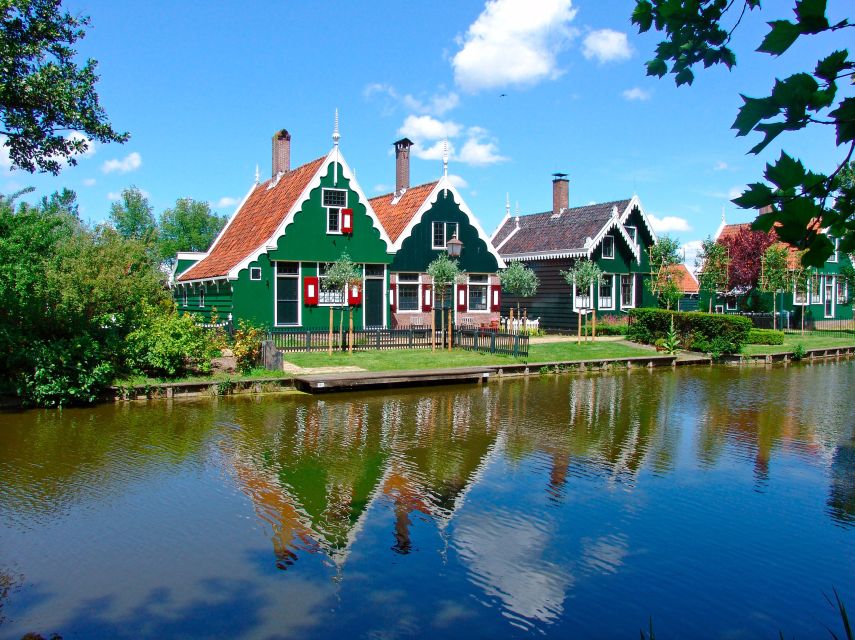 Amsterdam: Guided Zaanse Schans, Windmills & Cheese Tour - A comfortable 30-minute ride north