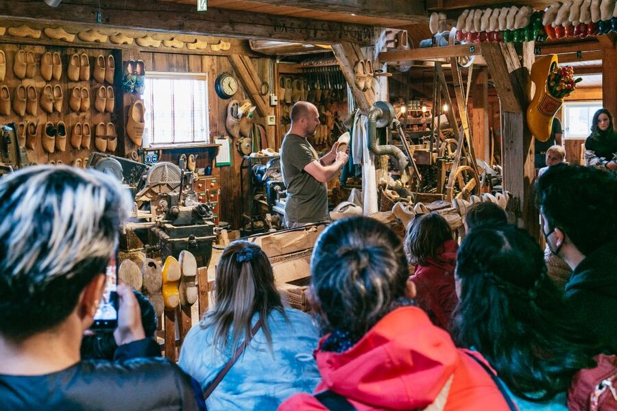 Amsterdam: Guided Zaanse Schans, Windmills & Cheese Tour - Watching clogs take shape