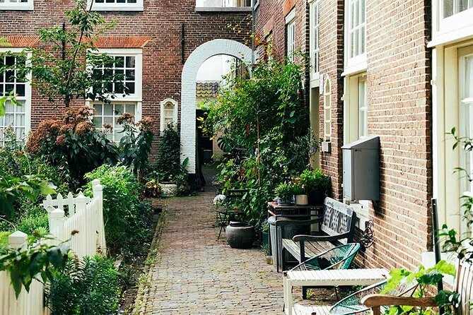 Amsterdam High-End Dutch Food & History Tour - Up to 8 guests - Who should book this food tour?