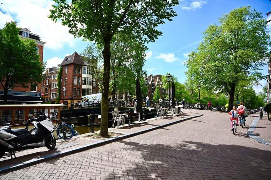Amsterdam: Jordaan Food Tour of 10+ Local Classic Tastings - Poffertjes and apple cake finish on a sweet note