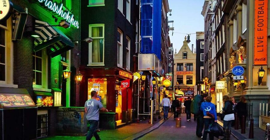 Amsterdam: Private Red Light District and Food Tour - Starting at the Park Plaza Victoria Hotel