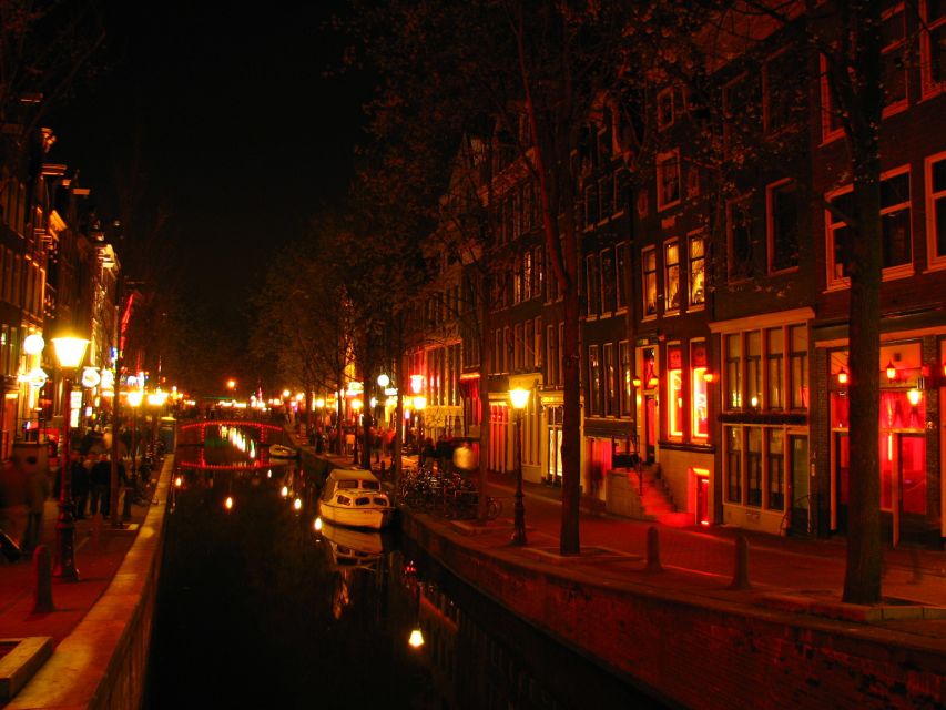 Amsterdam: Private Red Light District and Food Tour - Chinatown, Warmoesstraat, and the narrowest house