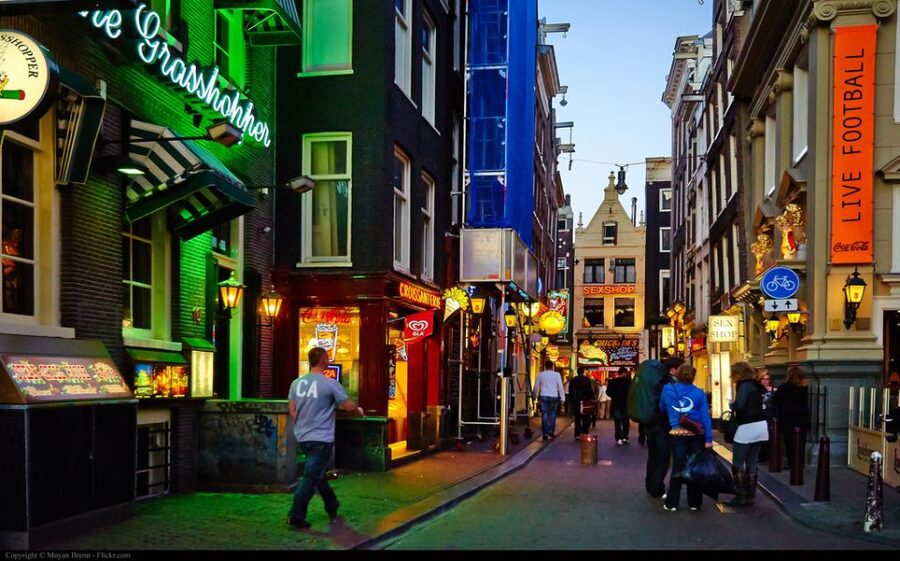 Amsterdam: Private Red Light District and Food Tour - The Oude Kerk and the oldest streets of the district