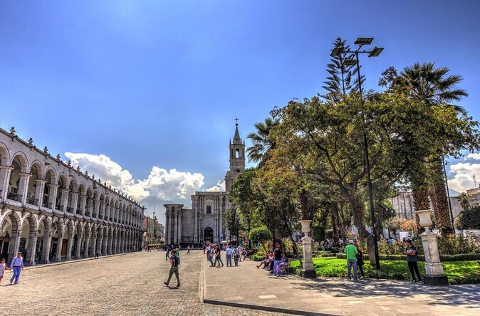 Arequipa Walking Tour city center and drinks experience - Plaza de Armas and the rooftop finish