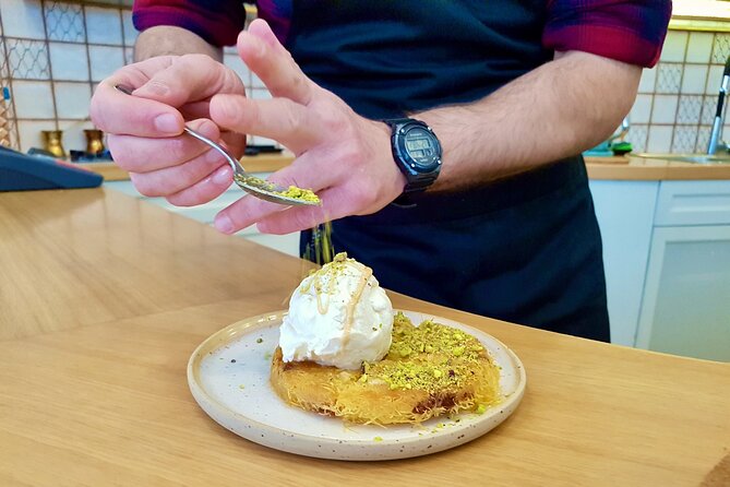 Athens Street Food Walk - Aiolou: the boat-shaped surprise called peinirli