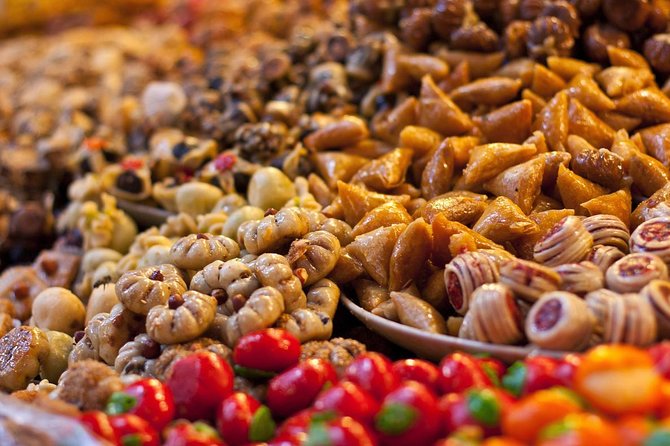 Authentic Moroccan Food Tour in Marrakech with Dinner - Guide quality and group size