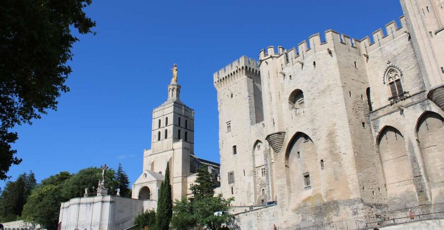 Avignon: Historic District Guided Food & Wine Walking Tour - Why food is a good way to meet Avignon