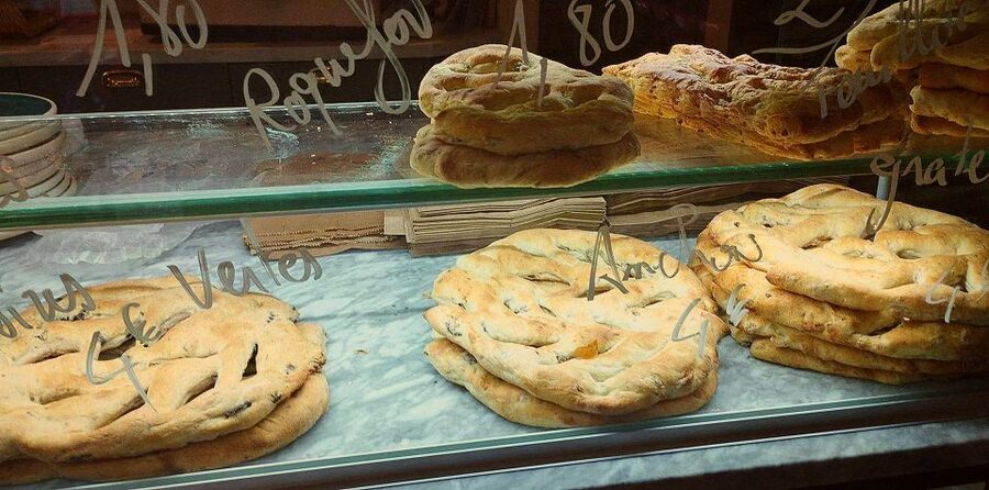 Avignon: Historic District Guided Food & Wine Walking Tour - Rue Carnot: the first taste of the old town