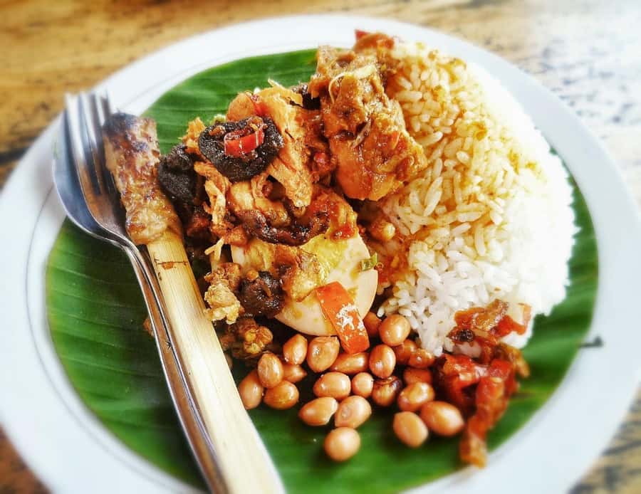 Bali: Authentic Culinary Street Food Experience Tour - Noon pickup and the shape of the day