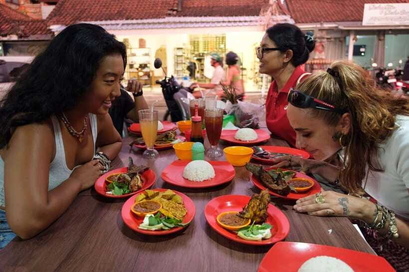 Bali: Delicious Indonesian Food Tour - What the guides add to the experience