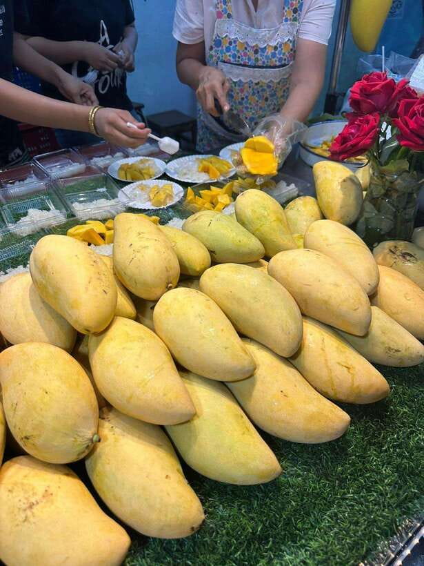 Bangkok Authentic Tasting Thai-Chinatown Walking Food Tour - What the guide adds at every stop