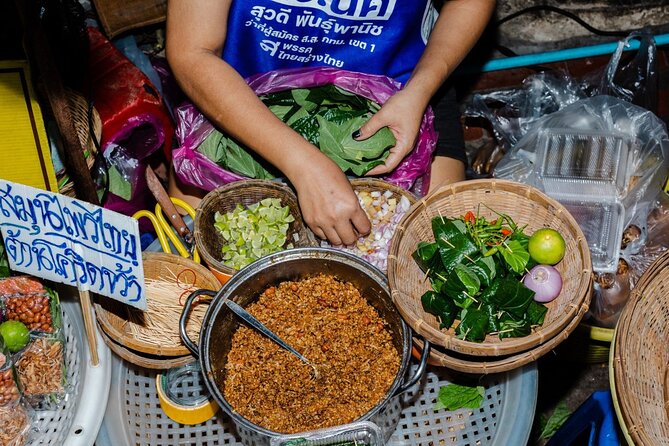 Bangkok Backstreets Food Tour with 15+ Tastings - Back lanes, local life, and Yaowarat after sunset
