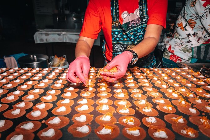Bangkok Backstreets Food Tour with 15+ Tastings - The guides and the two-person system