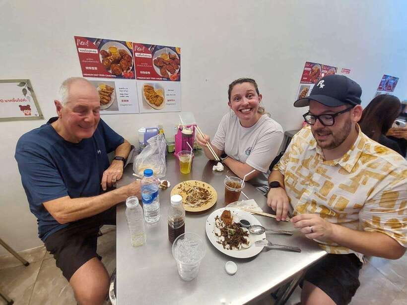 Bangkok: Chinatown Food Tour with Michelin Food Stalls - Practical details that affect your evening