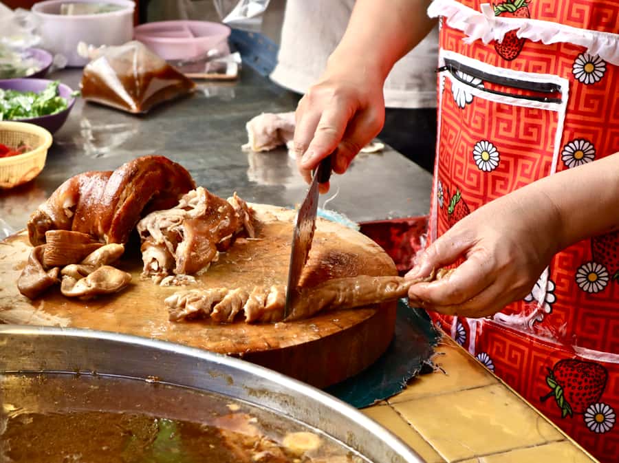 Bangkok: Chinatown Street Food Tour with 8+ Local Dishes - Walking toward spicy grilled pork