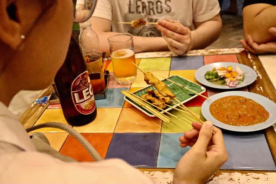 Bangkok: Chinatown Street Food Tour with 8+ Local Dishes - A restaurant stop for dim sum