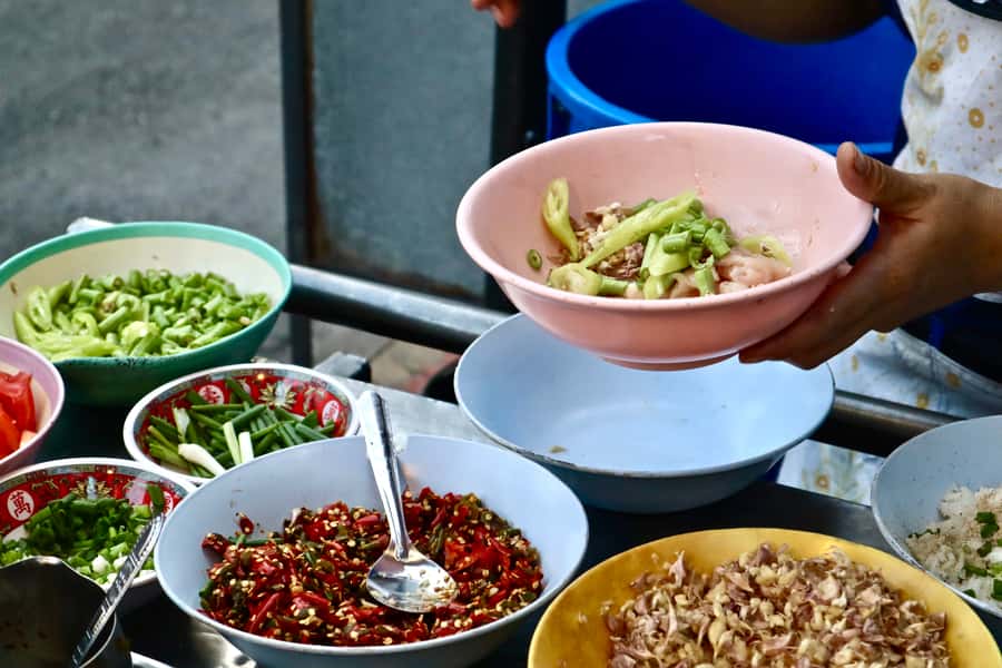 Bangkok: Chinatown Street Food Tour with 8+ Local Dishes - Chinatown desserts during the street walk