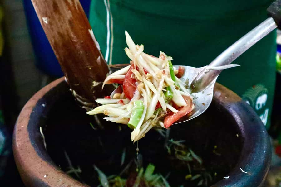 Bangkok: Chinatown Street Food Tour with 8+ Local Dishes - Walking, weather, and comfort
