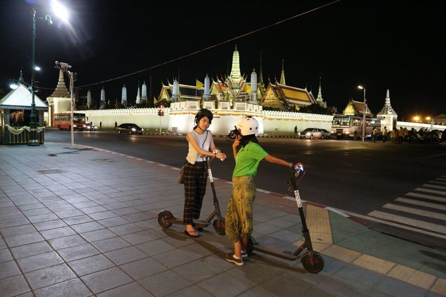 Bangkok: E-Scooter Night Tour with Local Street Food - Key points at a glance
