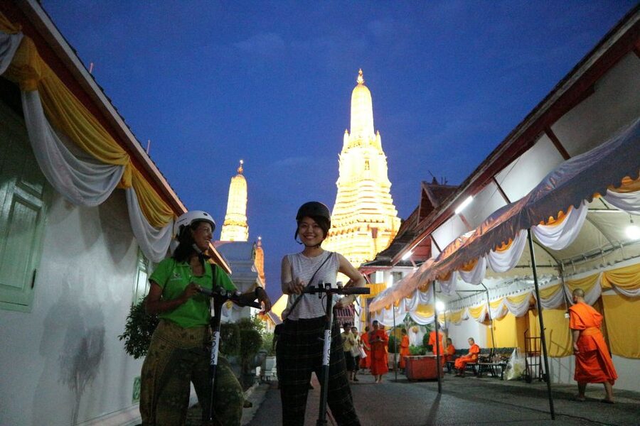 Bangkok: E-Scooter Night Tour with Local Street Food - Wat Arun and the river crossing
