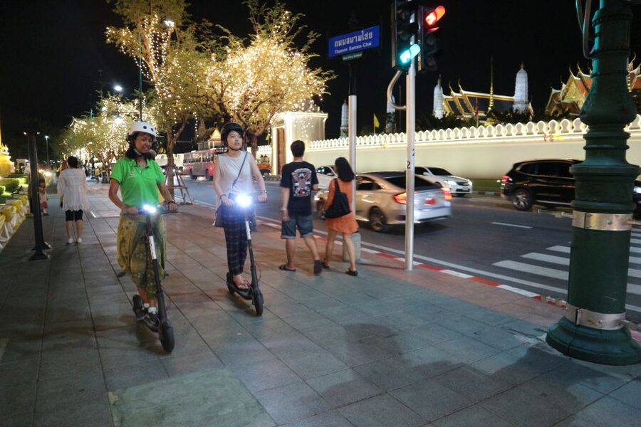 Bangkok: E-Scooter Night Tour with Local Street Food - What the guide adds to the evening