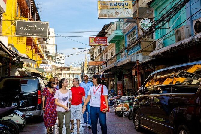Bangkok Hidden Gems: Talad Noi, Chinatown & Street Food Tour - Chow Sue Kong Shrine and old Chinese architecture