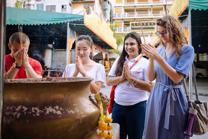 Bangkok Hidden Gems: Talad Noi, Chinatown & Street Food Tour - Entering Chinatown after dark