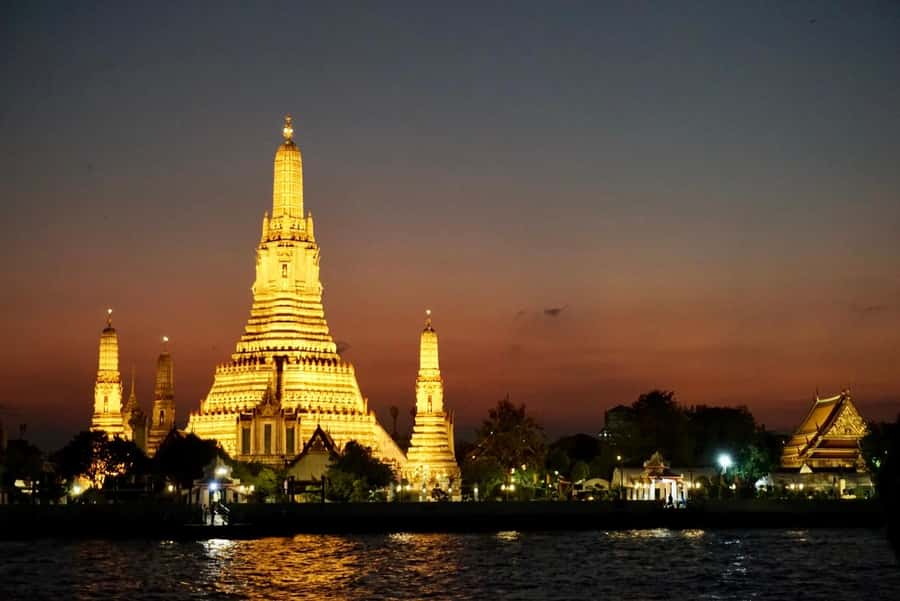 Bangkok: Highlights with Food Tour & Sunset in Wat Arun - Chinatown street food, snacks, and dessert