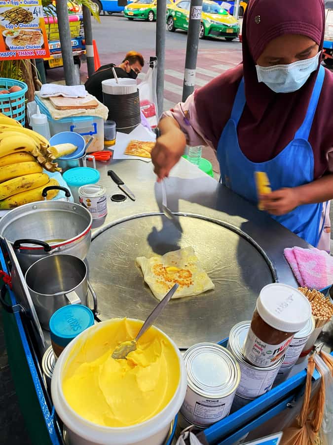 Bangkok: Highlights with Food Tour & Sunset in Wat Arun - How the guides shape the evening