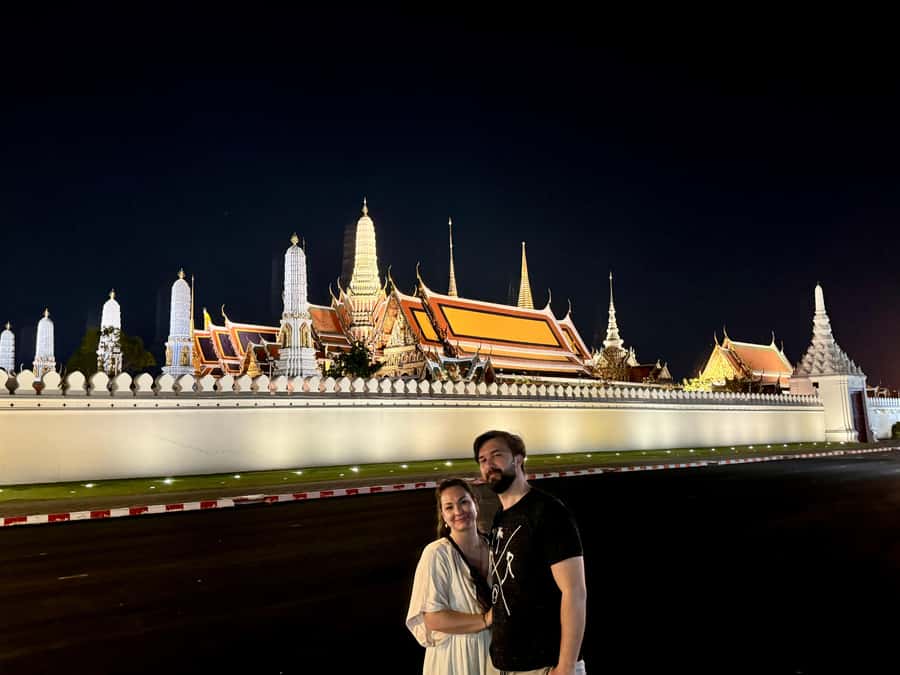 Bangkok: Highlights with Food Tour & Sunset in Wat Arun - Meeting your guide at BTS Wutthakat