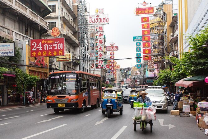 Bangkok: Michelin Guide Street Food Tour by Tuk Tuk - Key points at a glance