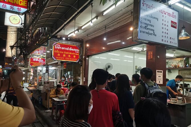 Bangkok: Michelin Guide Street Food Tour by Tuk Tuk - What the tuk tuk adds to the evening