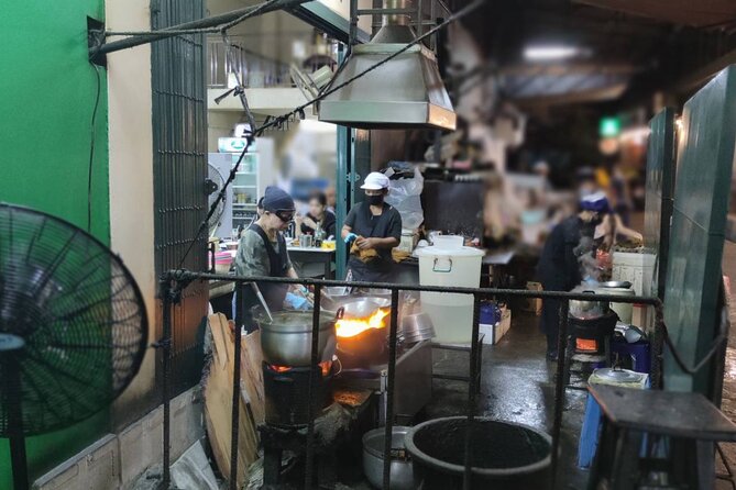 Bangkok: Michelin Guide Street Food Tour by Tuk Tuk - Guide quality shapes the whole experience