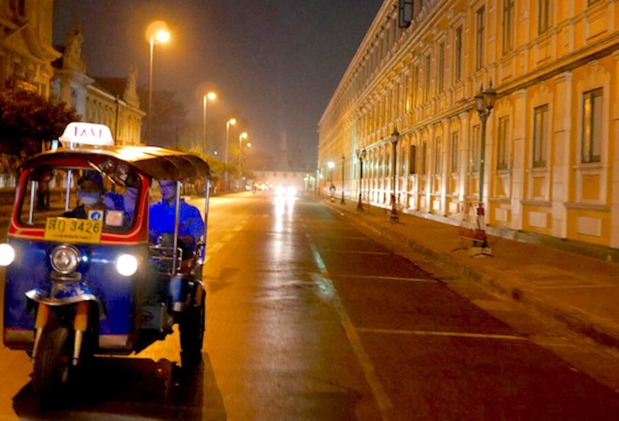Bangkok: Midnight Food Tour by Tuk-Tuk - The rooftop drink with Wat Arun in view